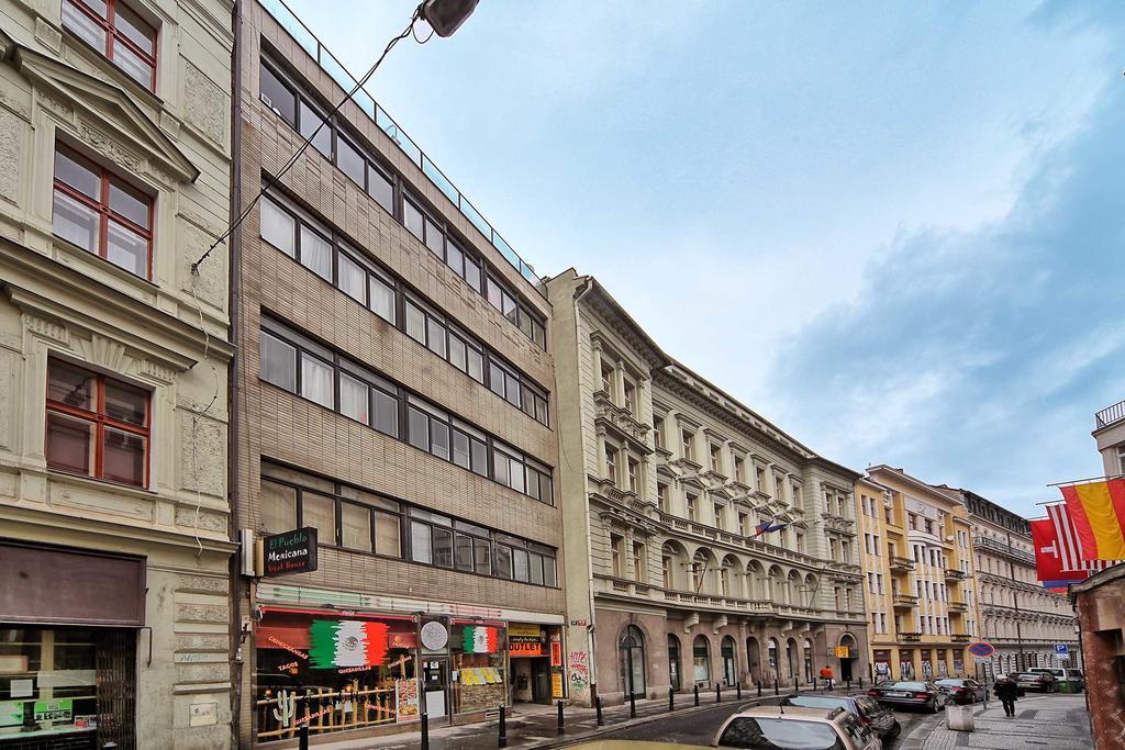 Apartments Ve Smeckach 27 Прага Екстериор снимка