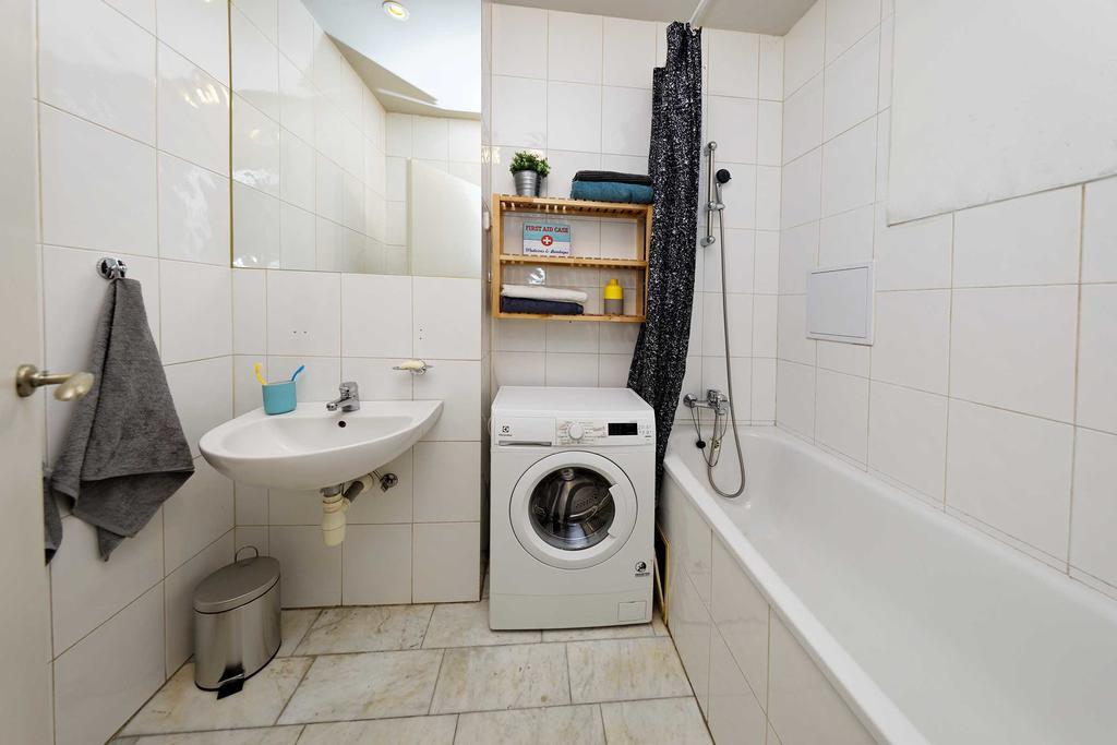 Apartments Ve Smeckach 27 Прага Екстериор снимка