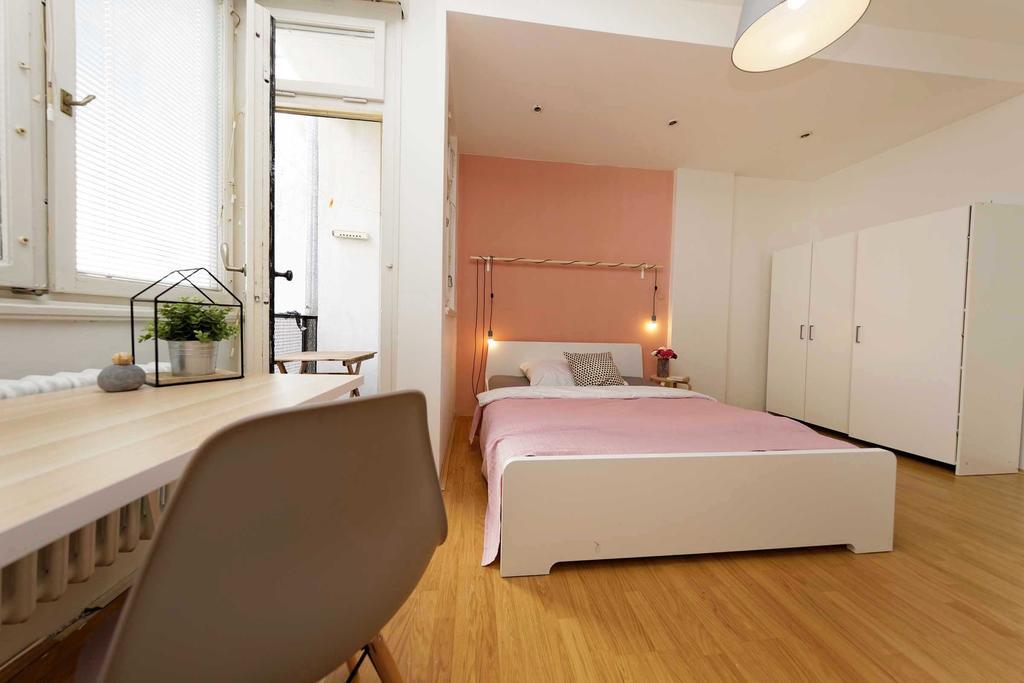Apartments Ve Smeckach 27 Прага Екстериор снимка