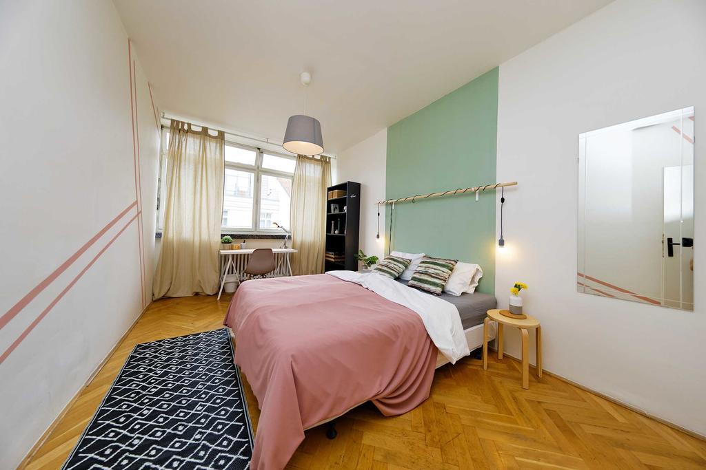 Apartments Ve Smeckach 27 Прага Екстериор снимка