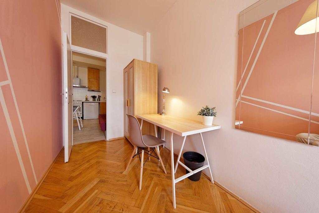 Apartments Ve Smeckach 27 Прага Екстериор снимка