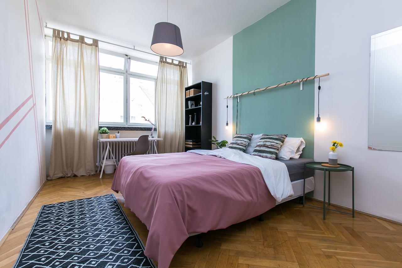 Apartments Ve Smeckach 27 Прага Екстериор снимка