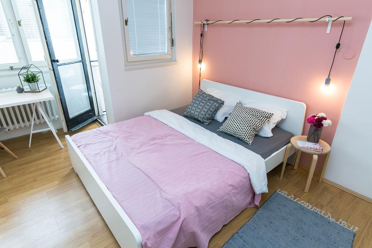 Apartments Ve Smeckach 27 Прага Екстериор снимка