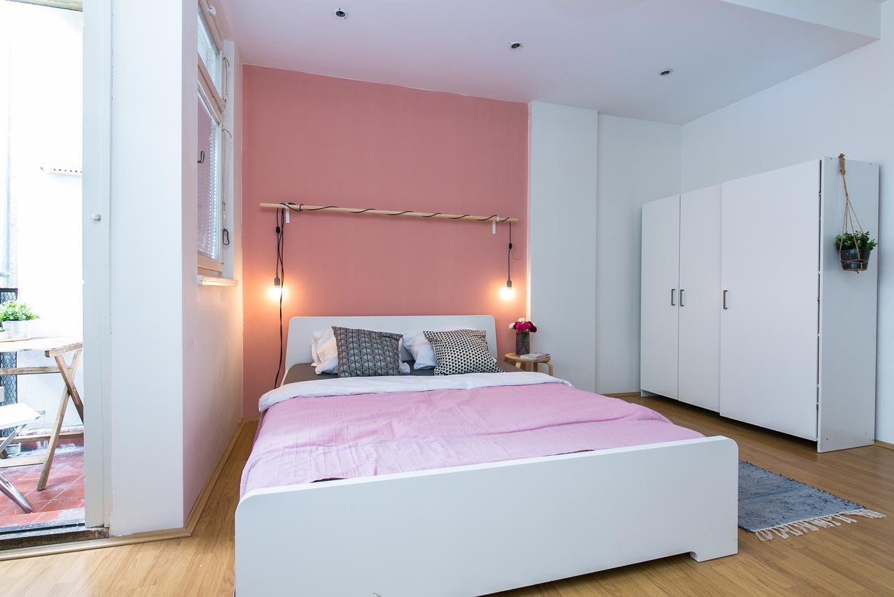 Apartments Ve Smeckach 27 Прага Екстериор снимка