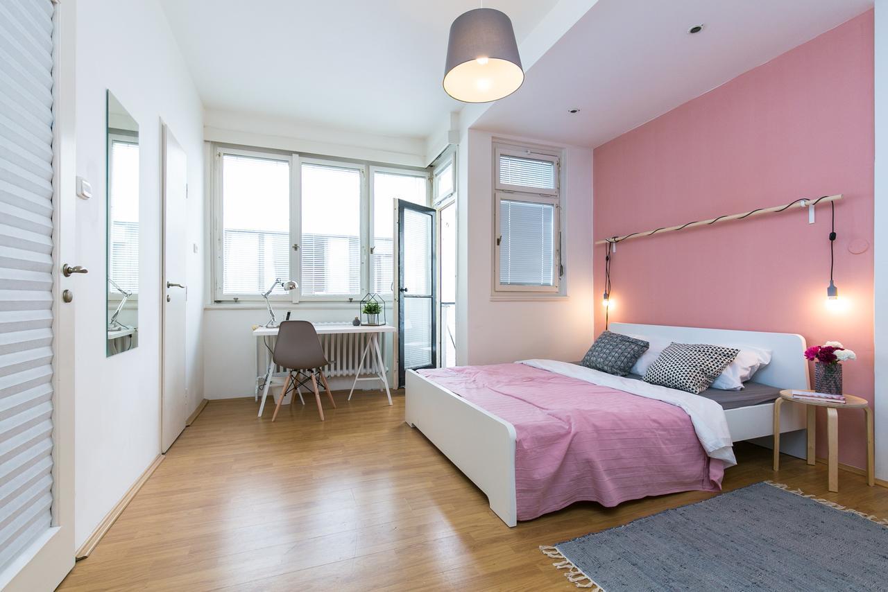 Apartments Ve Smeckach 27 Прага Екстериор снимка