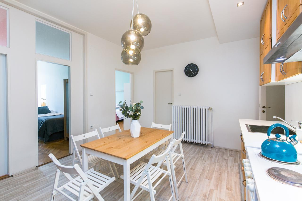 Apartments Ve Smeckach 27 Прага Екстериор снимка